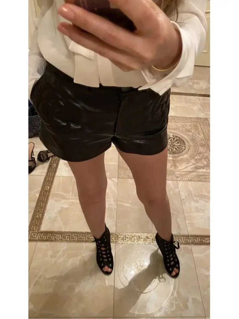 Chanel Camellia Leather Short 36 - Picture 2 of 11